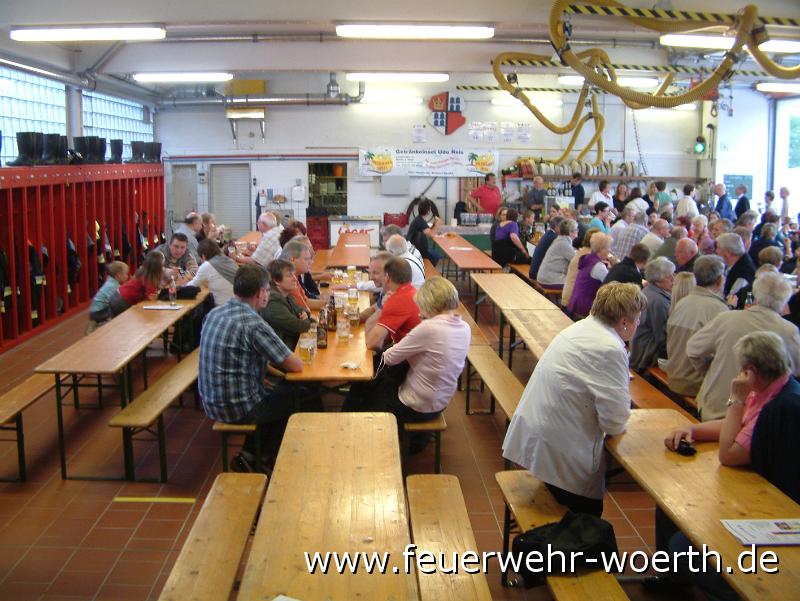 2010.04.30 Maibaumaufstellung (15).JPG